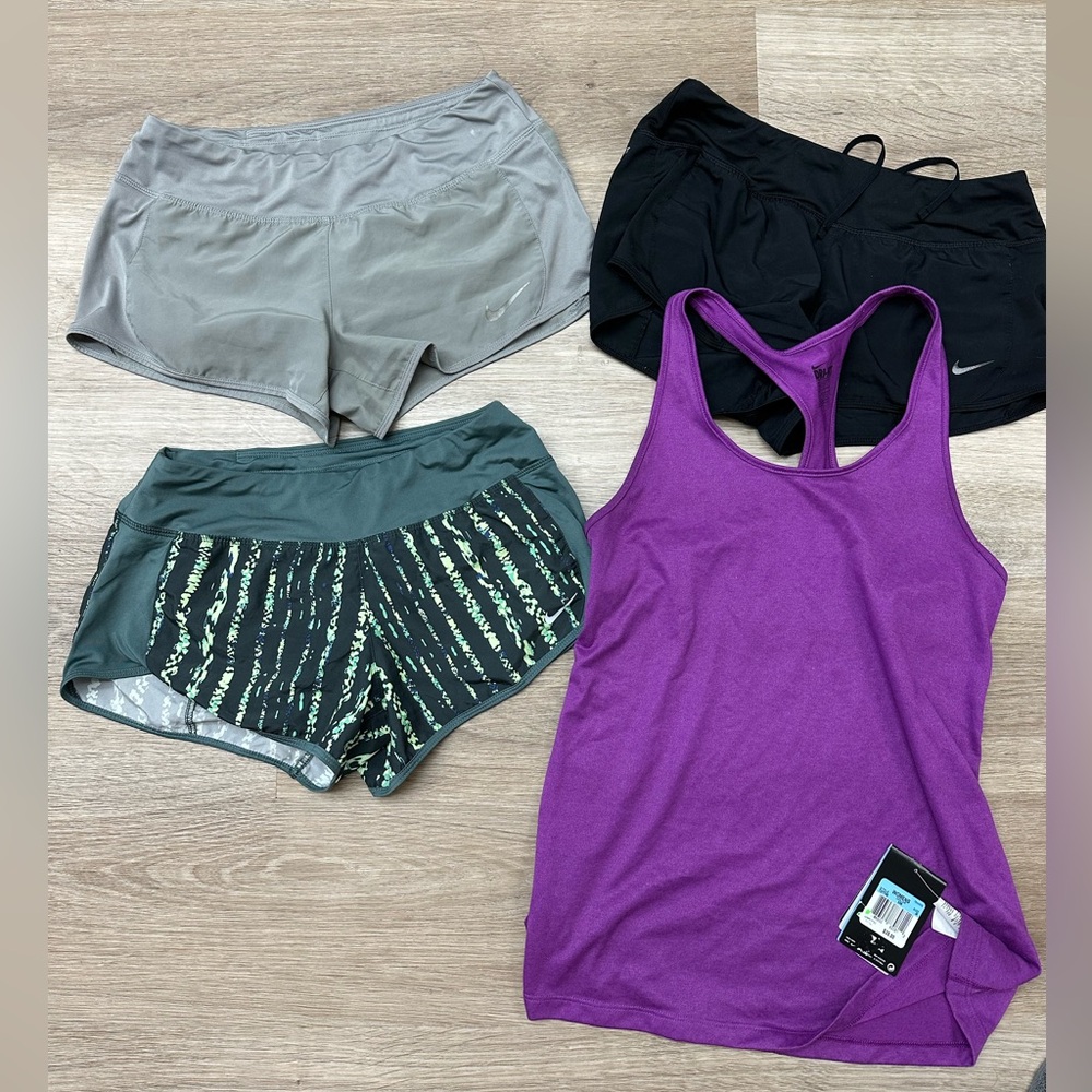 Women nike like new athletic shorts and tank top lot size small/medium